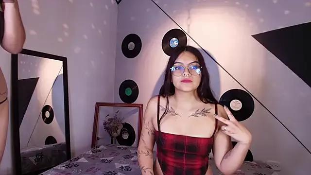 Freechat Lilith_and_Khloe on StripChat