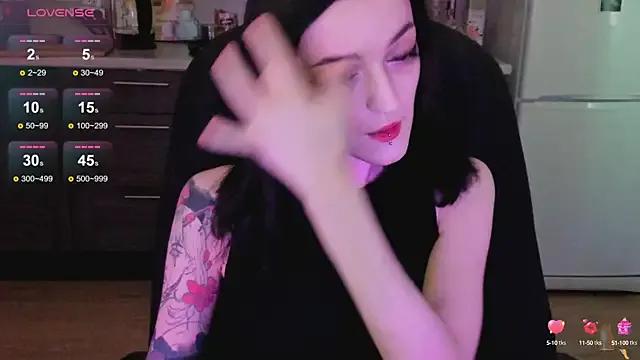 Freechat linaa__tyaan on StripChat