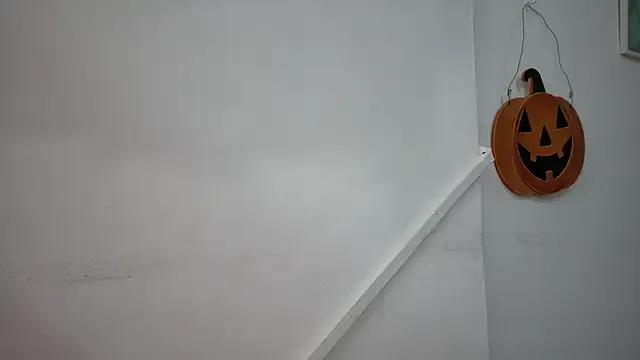 StripChat Lizbeth_Rouse  is Freechat  Lizbeth_Rouse — drops of milk in dildo