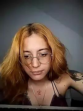 Freechat lizzy-c-e-e on StripChat