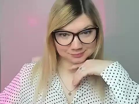 StripChat Lola_moree  is Freechat  Lola_moree — tease with lips + bright lipstick