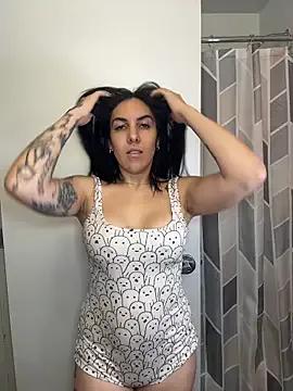 StripChat Lolathebaddie  is Freechat  Lolathebaddie — Topless Dance with oil show