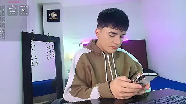 Freechat Lucass_love on StripChat