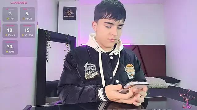 Freechat Lucass_love on StripChat