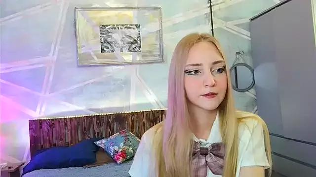 Luna-Fever on StripChat 