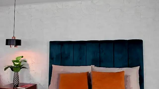 Luna18Pink — Freechat on StripChat