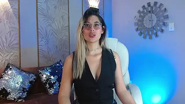 Freechat LunaaGrey_ on StripChat