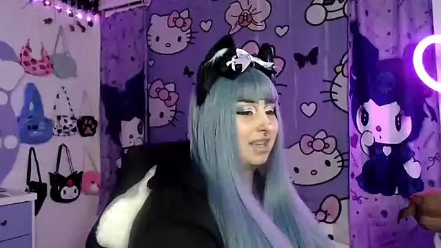 Freechat lussyevans24 on StripChat