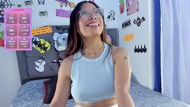 StripChat Megan_Darcy  is Freechat  Megan_Darcy — oil on my legs
