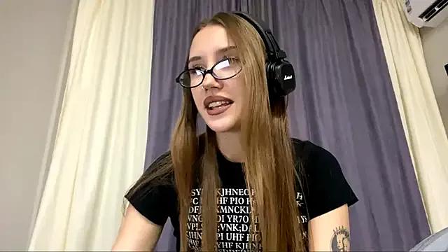 Milena_Awesome — Stay in panties for 30 mins