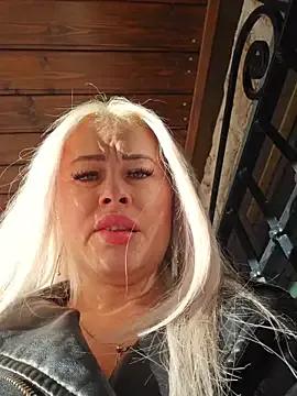 StripChat MILFBARBY is Freechat MILFBARBY — Make me squirt in public place