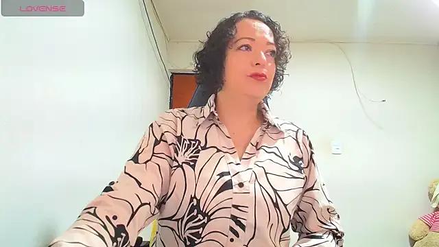 Miss_Oriana — show boobs