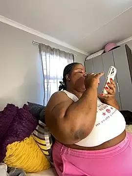 MissLola27 on StripChat 