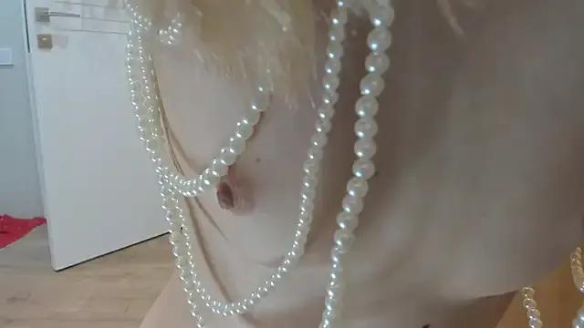 MollyStory on StripChat 