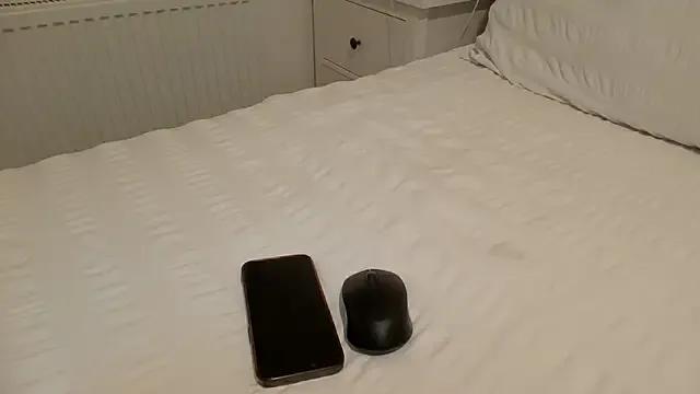 StripChat NaughtyMrsKnox  is Freechat  NaughtyMrsKnox — Sut NAKED for 2 minutes