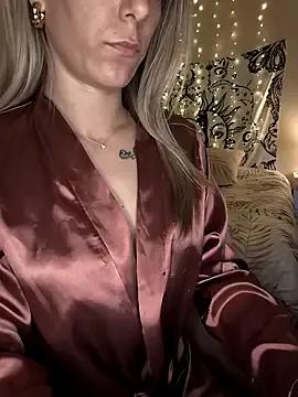 Nikiita_X — J'enlve le bas et je twerk 