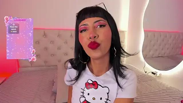 Nina_fox_0691 — show saliva 