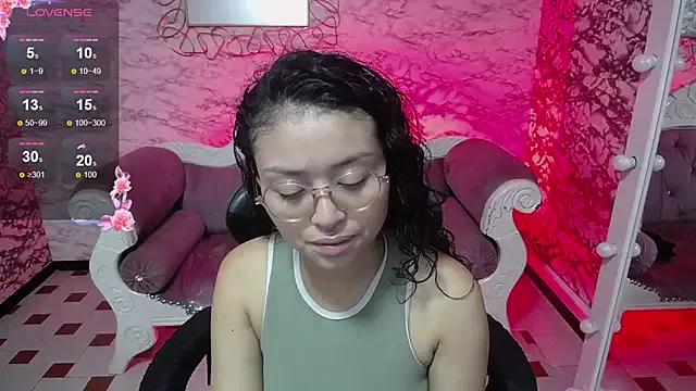 Ninalush_v on StripChat 