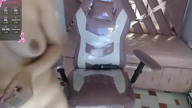 Ninalush_v on StripChat 