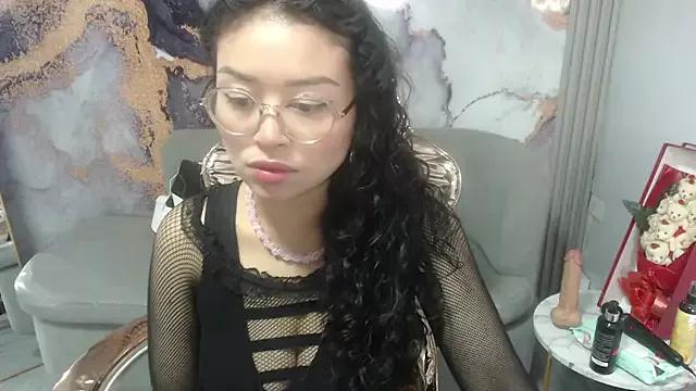 Ninalush_v on StripChat 