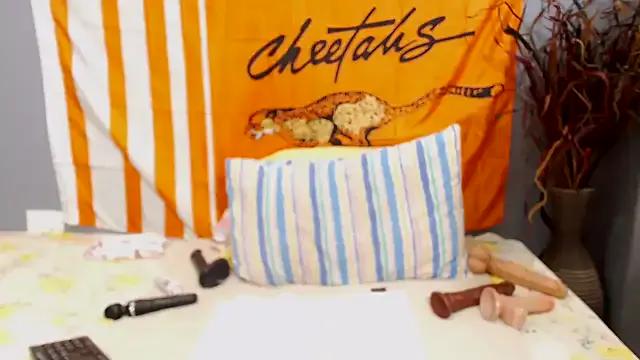 Freechat PrettyBoobsxx42 on StripChat