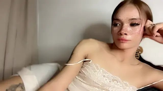 queen_lucinda on StripChat 