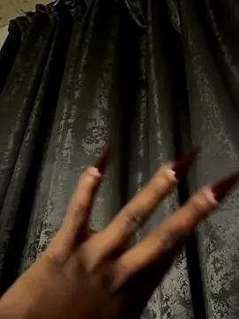 Freechat QUEEN_NOBUHLE_777 on StripChat