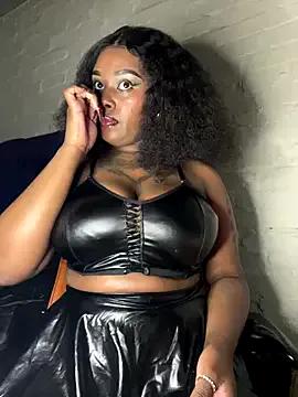 Freechat QUEEN_NOBUHLE_777 on StripChat