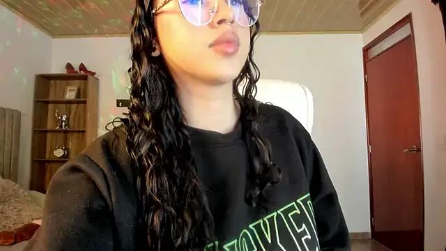 Freechat Renaxi_Smith on StripChat