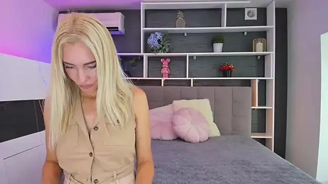 Group SabrinaSharm on StripChat