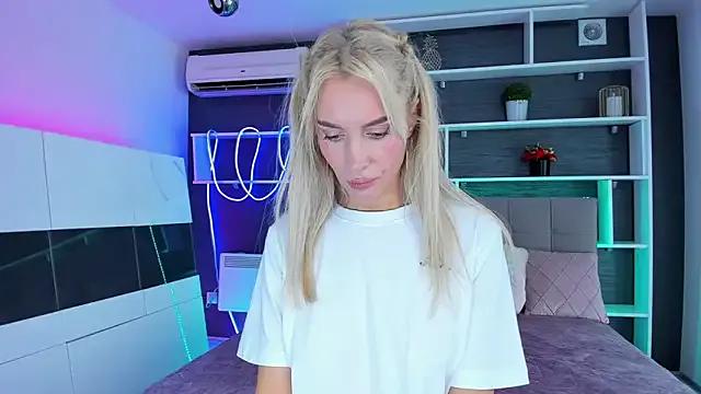 Group SabrinaSharm on StripChat
