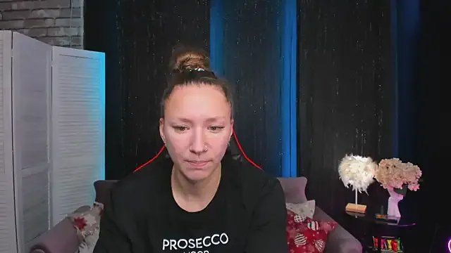 SarahCoksss on StripChat 