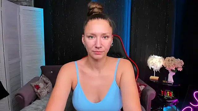 SarahCoksss on StripChat 