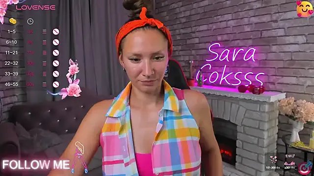 SarahCoksss on StripChat 