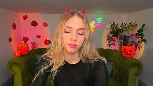 StripChat sassy_cutie  is Freechat  sassy_cutie — for a new dress