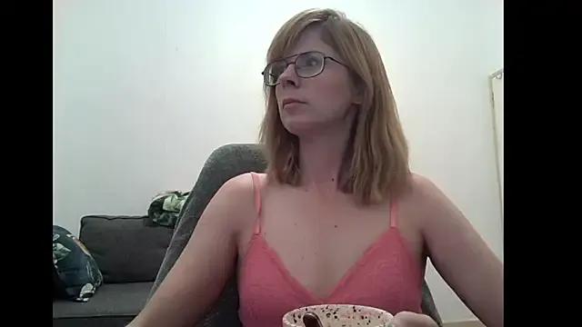 StripChat SavannaGirly  is Freechat  SavannaGirly — Rub lotion on my boobs