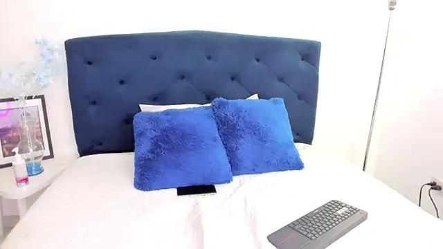 Scarlett_Glows1 — Oil show