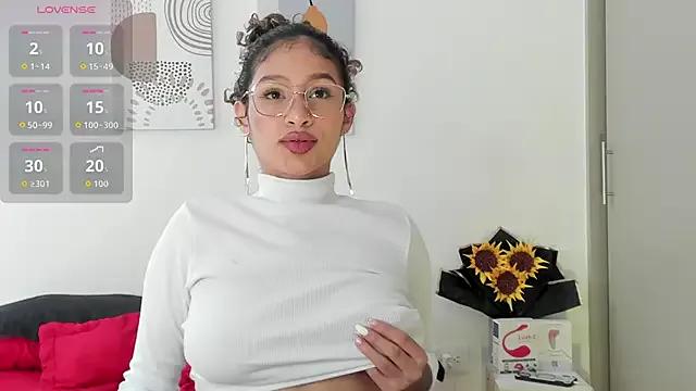 StripChat SeleneClark  is Freechat  SeleneClark — first dance of the week