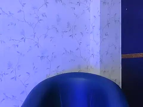 StripChat Shinykrisha  is Freechat  Shinykrisha — Nude Dance show in public