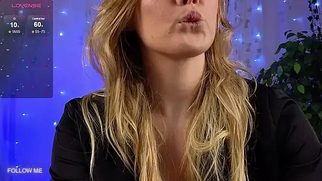 StripChat Slay_Blonde is Freechat Slay_Blonde — kiss from Lily