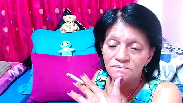 Freechat SLUTTYROXY on StripChat