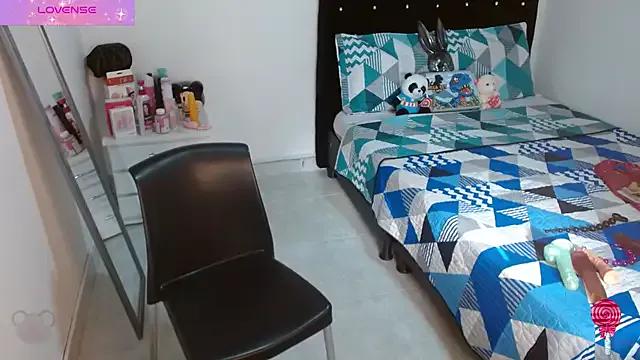 Freechat soniafuckboobs on StripChat