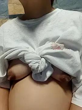 Freechat squirtshantal on StripChat