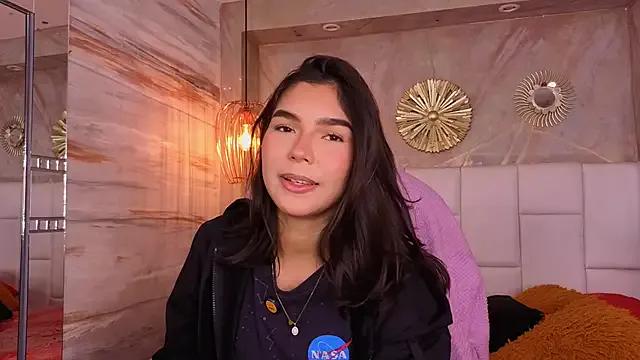 sweetlittlevenus on StripChat 