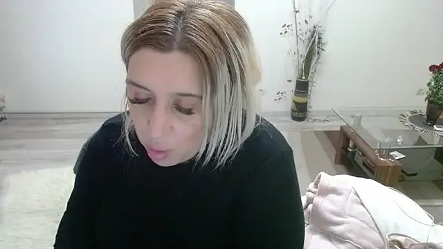 TheeaBlanco on StripChat 