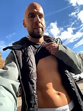 Tu_ho_mie — Public - naked outside