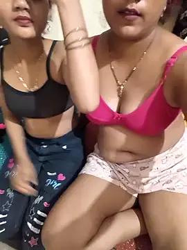 Freechat Unique_MomandDaughterrs on StripChat