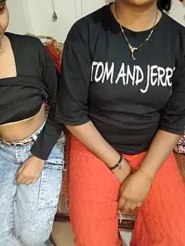 Freechat Unique_MomandDaughterrs on StripChat