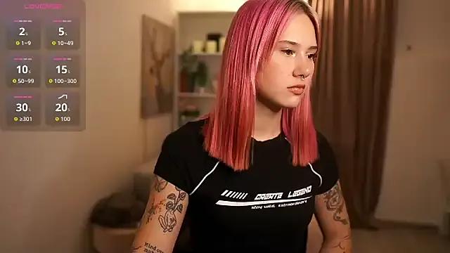 uwu_nika18 on StripChat 