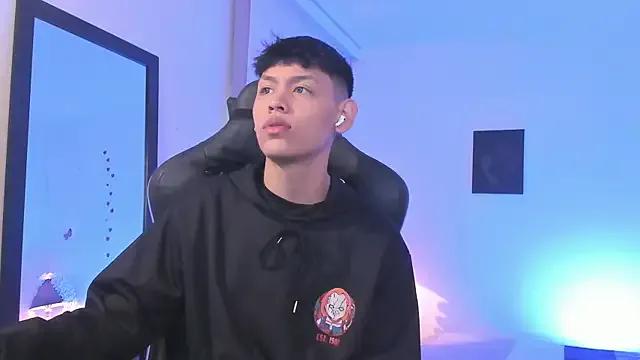 Group zeus_blaze on StripChat